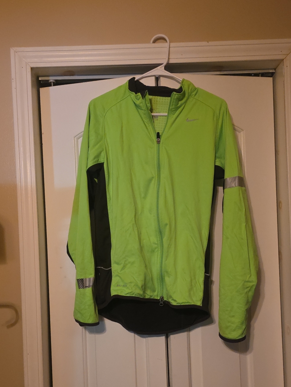 5/$25 Nike Men's Neon Green and Black Performance Running Jacket